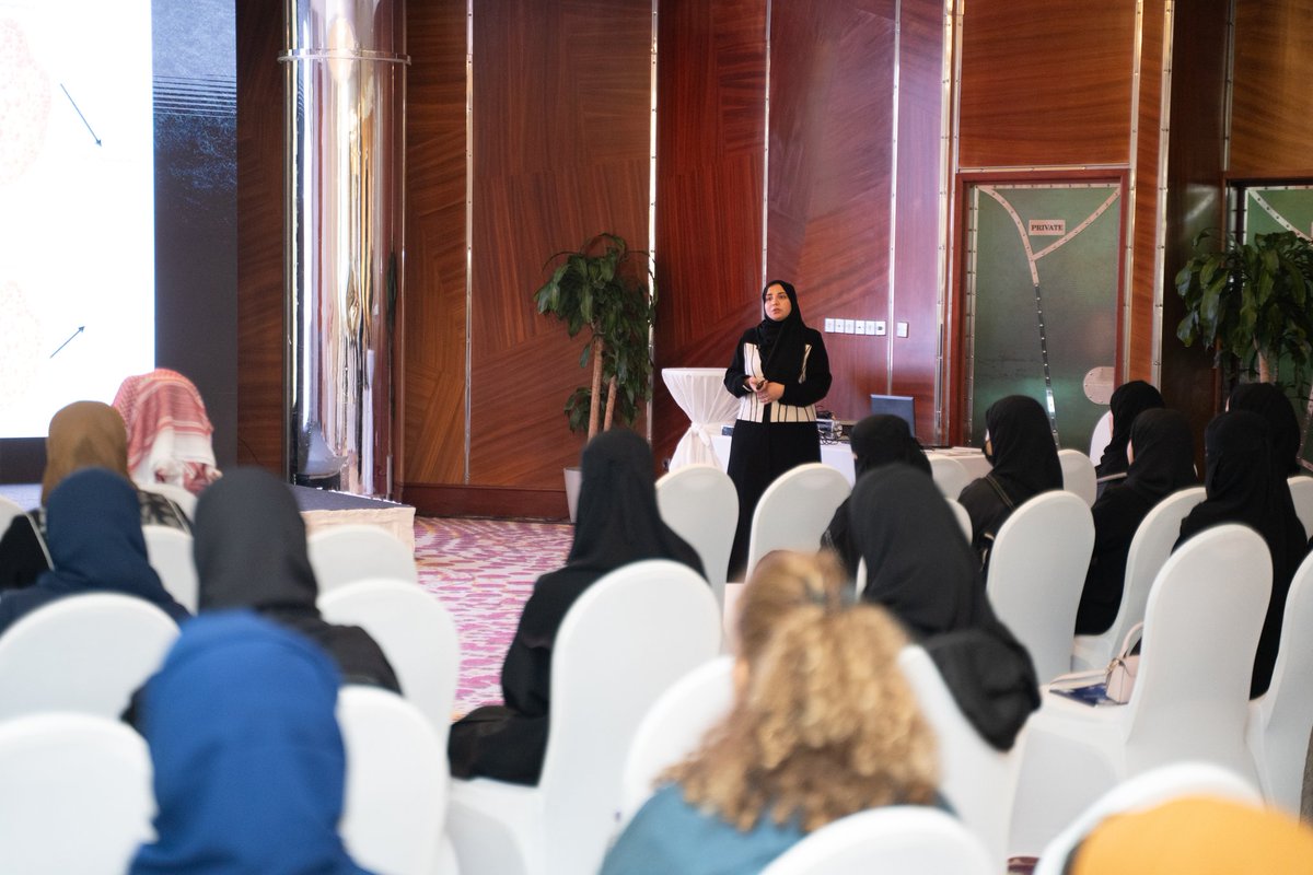 DentalSaudi's tweet photo. #happening_now

مقتطفات من المحاضرات العلمية لليوم الثاني من المؤتمر السعودي العالمي لطب الأسنان  - جدة 

Ultrasound in Dentistry

✨️Speaker: Dr. Ghaidaa Badabaan

📅 27–29 November 2025  
📍 Jeddah Hilton - Amwaj

#SIDC_Jeddah
#سيدك_جدة https://t.co/ye2eYfPnU7