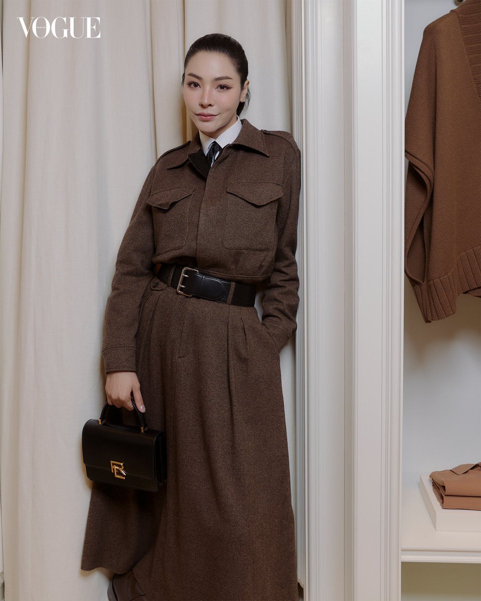 VogueThailand's tweet image. #VogueReports โว้กรวบลุคเซเลบริตี้หญิงในงานเปิดบูติกแห่งใหม่ของแบรนด์ @RalphLauren แห่งใหม่ใจกลางกรุงเทพฯ ณ เซ็นทรัล เอ็มบาสซี่ ภายใต้คอนเซ็ปต์ “The World of Ralph Lauren” นำโดย ฝ้าย-พีรญา @malisorn00, หมิว-ณัชชา @miunatshaa, จูเน่-เพลินพิชญา, แอน ทองประสม และอีกมากมาย…