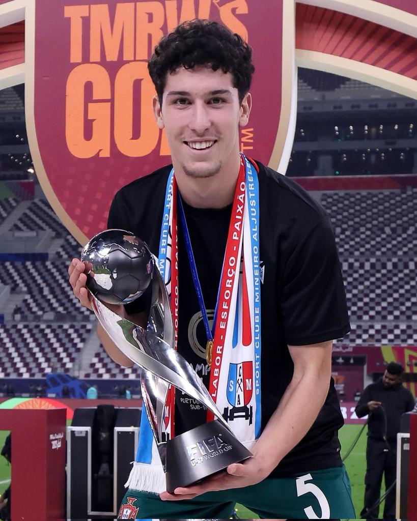 Wolves3rb's tweet image. 4)

💎| جوزيه نيتو ( 17 عام ) 🇵🇹
👕| بنفيكا - ظهير ايسر 

أكثر لاعب تطور في المنتخب من بعد بطولة اليورو 

ظهير هجومي خيالي و ساعده خطة المدرب الذي لعب بـ 3 قلوب دفاع و كذلك دفاعياً ما قصر

في بناء اللعب يصبح خط وسط ثالث و في الهجوم هو جناح ايسر مع تبادل الادوار مع ستيفان مانويل