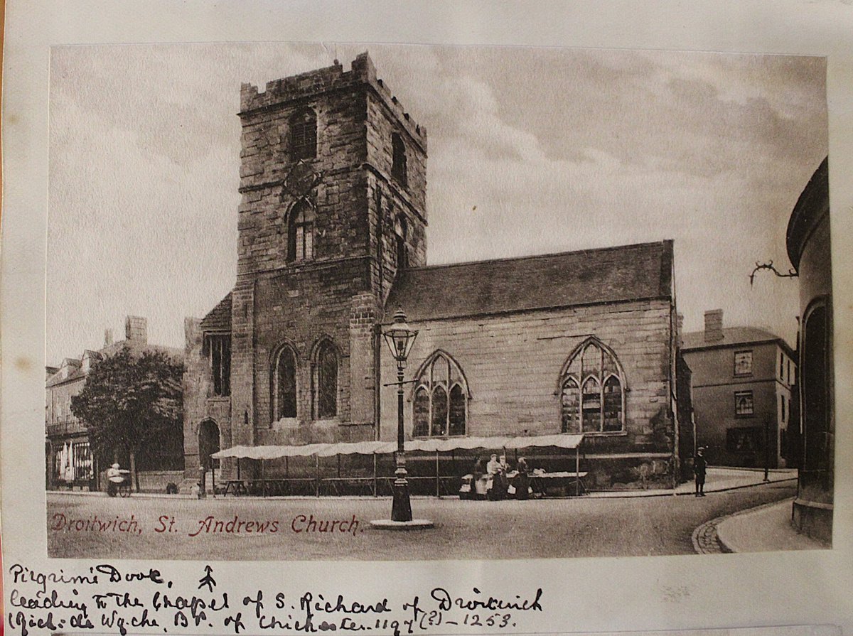 Librarian tweet media