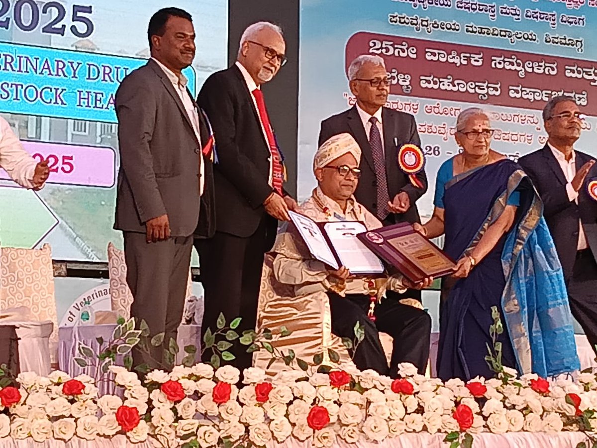 CSIRCIMAP's tweet image. Dr. Debabrata Chanda delivered Professor M. Sabir Oration Award titled &quot;Application of Isolated Tissue Bath in Drug Discovery and Development: Journey from Kymograph to Confocal Myograph&quot; at the silver jubilee conference of the Society of Veterinary Pharmacology and Toxicology in…