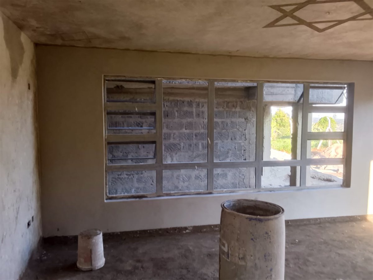 abungana4044's tweet image. We started molding and plastering around our windows and doors today, showcasing KPBC craftsmanship and unique quality.
#artisticcraftsmanship #buildingdesign 
#JengaKisasa