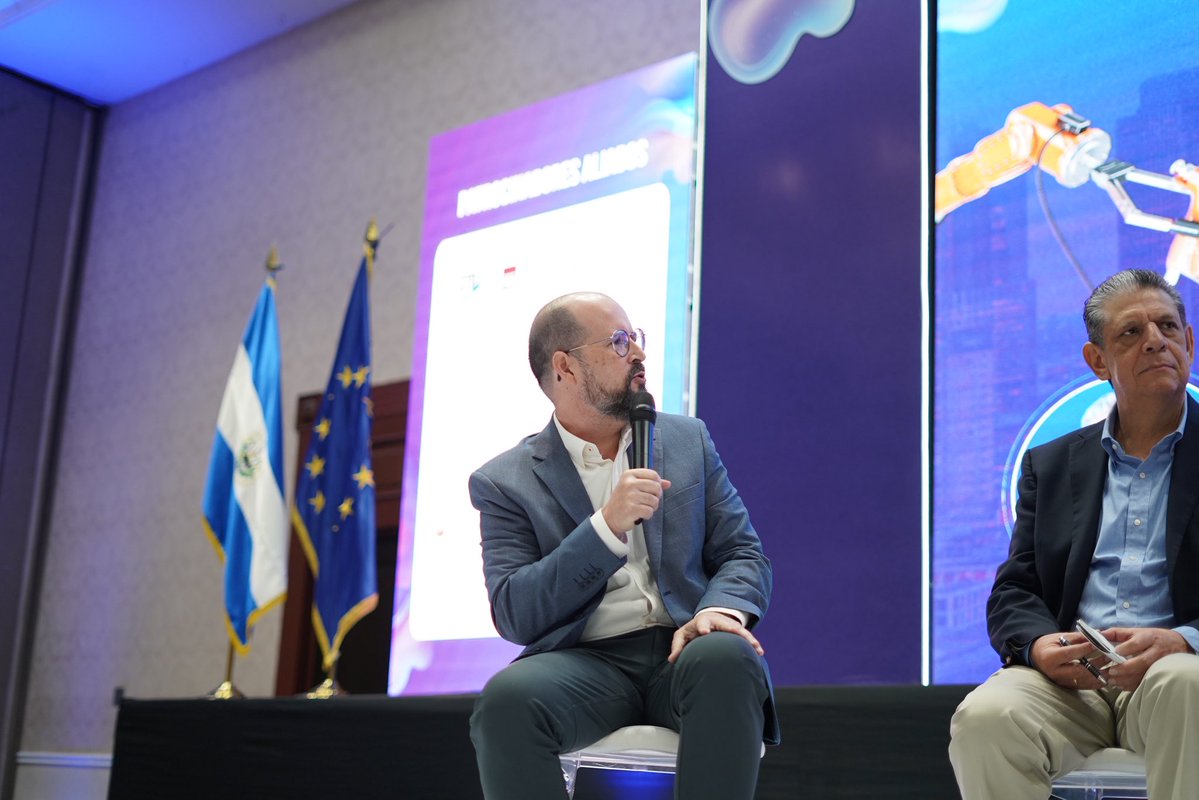 _emhsv's tweet image. Desde la #MónicaHerrera formamos profesionales que combinan análisis, creatividad y estrategia para responder a los retos de la industria actual. 🤯

Cuando el talento se fortalece, el futuro se transforma.
#TalentoDigital #FuturoIndustrial #EscuelaMónicaHerrera