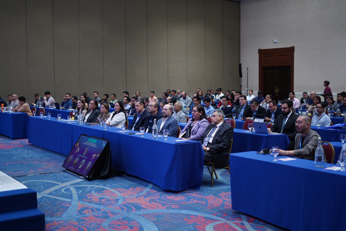 _emhsv's tweet image. Desde la #MónicaHerrera formamos profesionales que combinan análisis, creatividad y estrategia para responder a los retos de la industria actual. 🤯

Cuando el talento se fortalece, el futuro se transforma.
#TalentoDigital #FuturoIndustrial #EscuelaMónicaHerrera