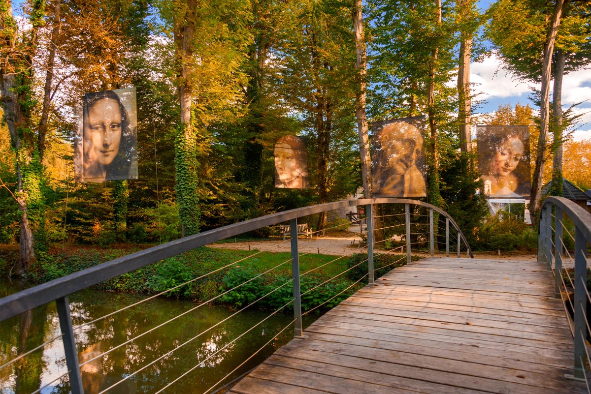 🏰 Feuilles dorées, idées lumineuses 🍁💡

Entrez dans l’univers fascinant de Léonard de Vinci au #ClosLucé. Un lieu où petits et grands s’émerveillent… et rêvent à leur tour ✨

🎫 N’oubliez pas de prendre vos billets en ligne sur : shorturl.at/MaksO
📸 <a href="/THEFARMparis/">THE FARM</a>