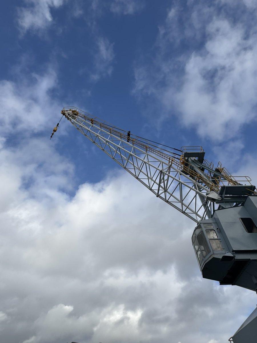 OllieGoddardGsy's tweet image. Uplifting

#AlphabetChallenge 
#WeekVforVowels