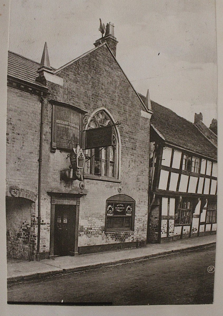 Librarian tweet media