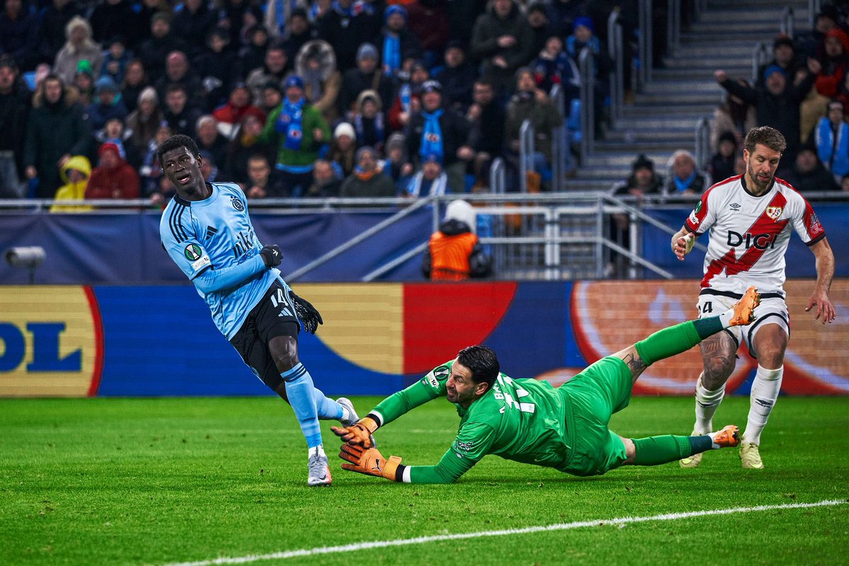 RealDeBanjulFC's tweet image. Congratulations Alasana Yirajang on scoring your first goal in Europe, against a good team, Rayo Vallecano of the Spanish La Liga 🔥❤️👏🏽.

Keep it up, boy wonder.

#rdb #yirajang #slovanbratislava #real4real