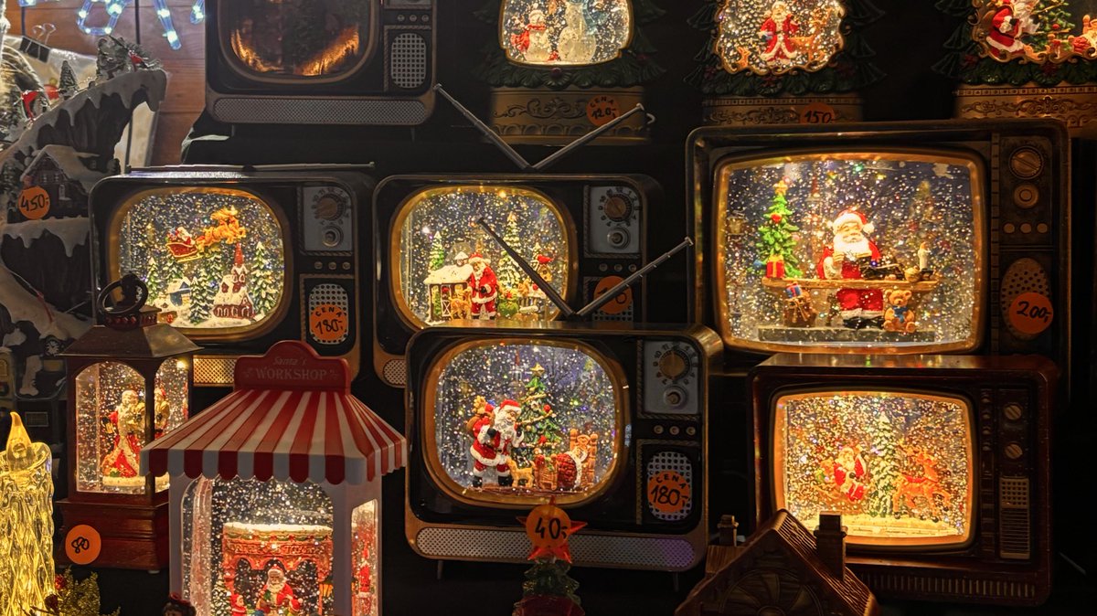 _bitter_tea's tweet image. last night was like a christmas movie