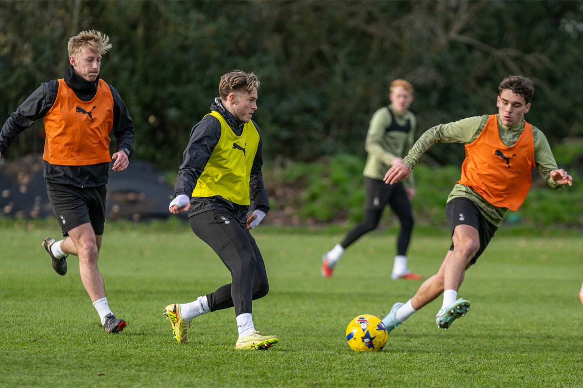 oafc24's tweet image. Like 3 new signings 🤣 #oafc