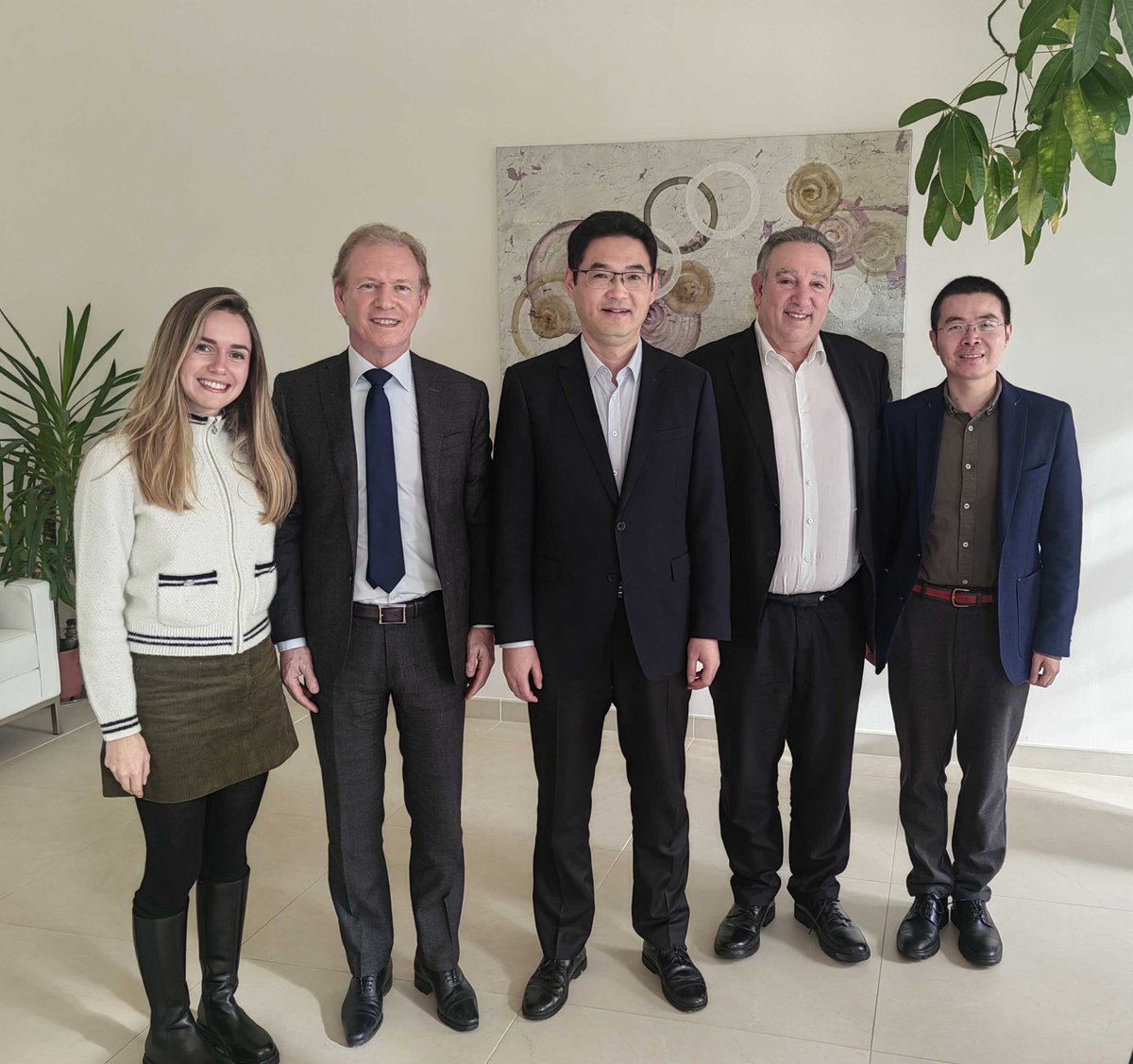 Le Consul Général He Youlin rencontre le Secrétaire Général de l'Union des Maires des Bouches-du-Rhône
marseille.china-consulate.gov.cn/fra/zlgzxhd/20…