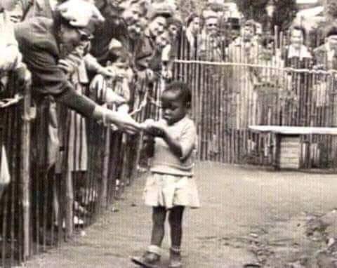 zoomafrika1's tweet image. In 1958, This poor girl by name Jackie was used as a monkey in a zoo in Belgium  to please tourists and spent most of her life in the zoo until she passed away. She was kept with monkeys and fed with the same food the monkeys ate. 💔💔