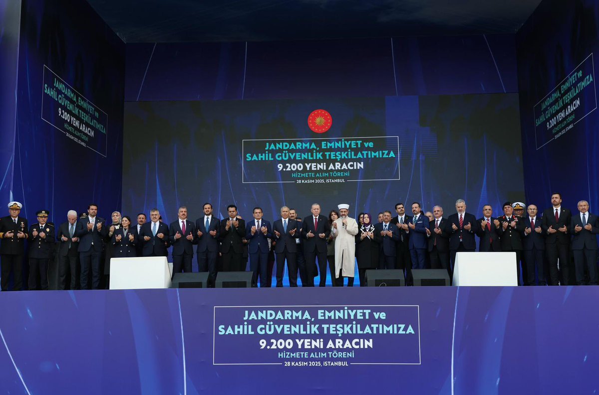 Sayın Cumhurbaşkanımızın katılımları ile gerçekleşen, Jandarma, Emniyet ve Sahil Güvenlik Teşkilatımıza 9.200 Yeni Aracın Hizmete Alım Töreninde hazır bulunduk. Hizmete alınan araçlar güvenlik teşkilatımıza hayırlı olsun. Rabbim güvenlik güçlerimizi muhafaza eylesin.