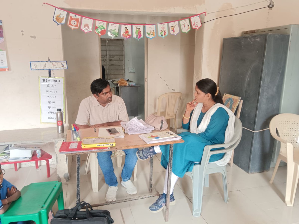 CollectorJamngr's tweet image. મતદારયાદી સુધારણા કાર્યક્રમના અંતિમ દિવસોમા બાકી કામગીરી અચુક પુર્ણ થાય તે સુનિશ્ચિત કરવા મતદાર નોંધણી અધિકારીશ્રી, ૮૦-જામજોધપુર દ્વારા BLOs ની મુલાકાત લઈ જરૂરી માર્ગદર્શન સહ સુચનાઓ આપી.
@ECISVEEP @CEOGujarat @infojamnagargog