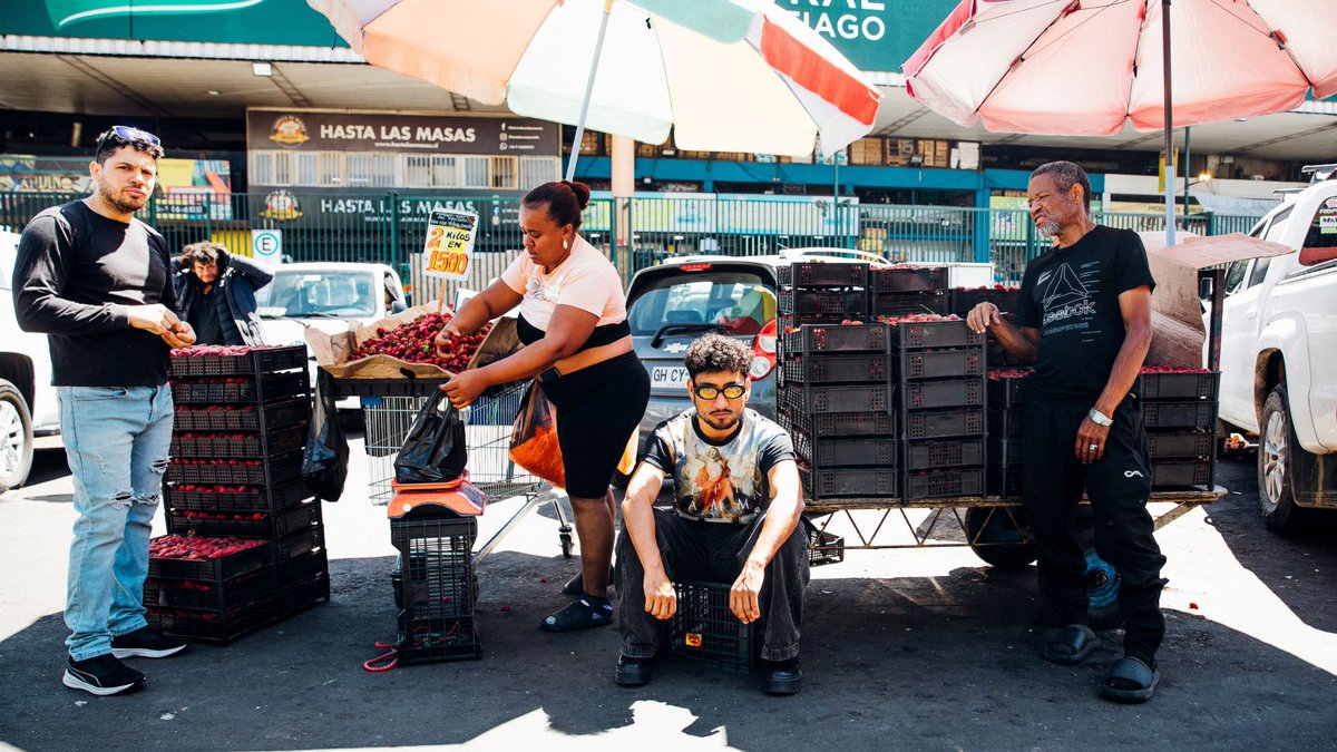 "El mestizaje es la narrativa del pueblo que triunfó sobre otro, que logró diluirse hasta borrarse (…) En el cuerpo está la historia, la sangre, esa diversidad latina; es ahí donde está el sabor”, afirma 🌎 

Lee la entrevista y conoce MAJAMAMA en <a href="/centroGAM/">Centro GAM</a>  hasta el 07/12 🫀