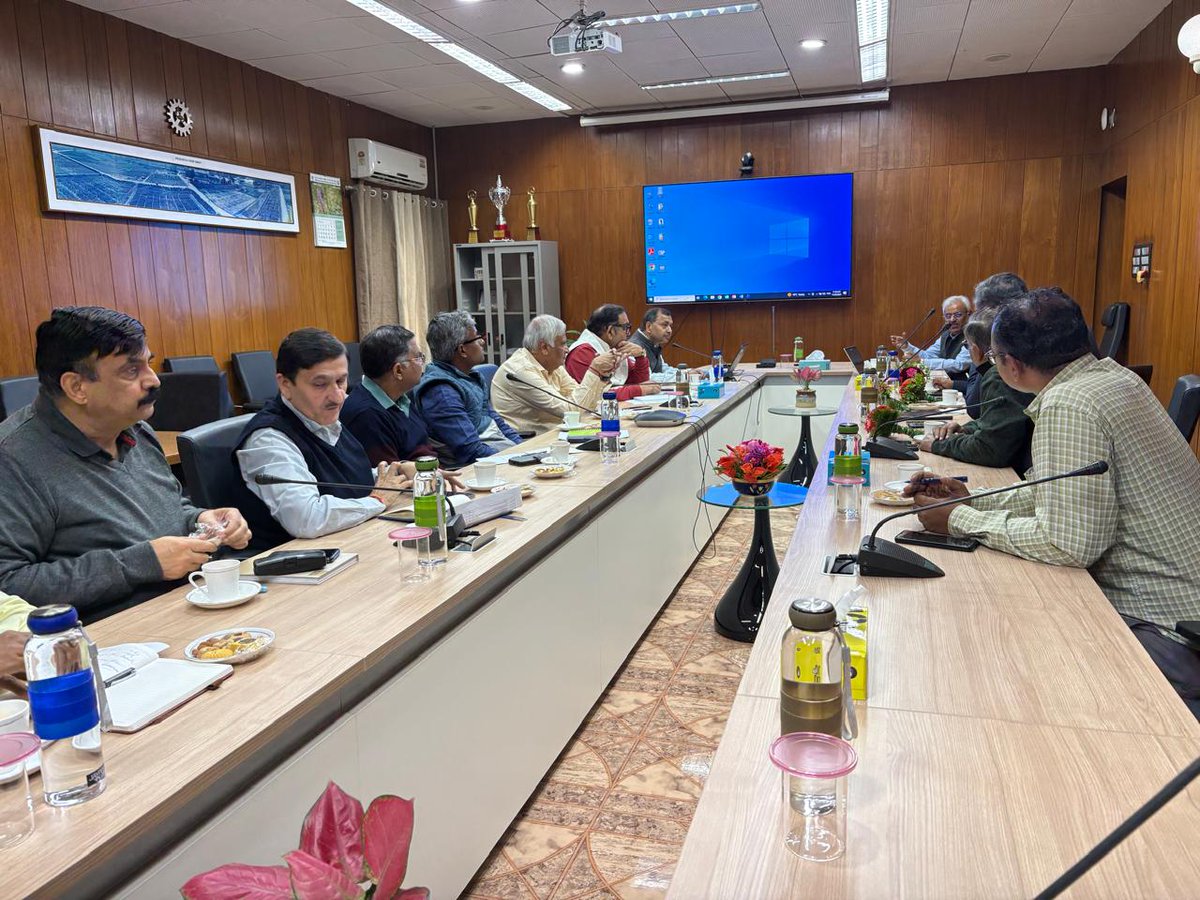 CSIRCIMAP's tweet image. Dr. @PrabodhTrivedi, @DirectorCimap welcomed BASF representatives and discussed potential collaborations. Mr. Marc from Isobionics, a BASF subsidiary, presented common aroma molecules for the flavors and fragrances industry. BASF&apos;s team visited CSIR-CIMAP for biotechnological…