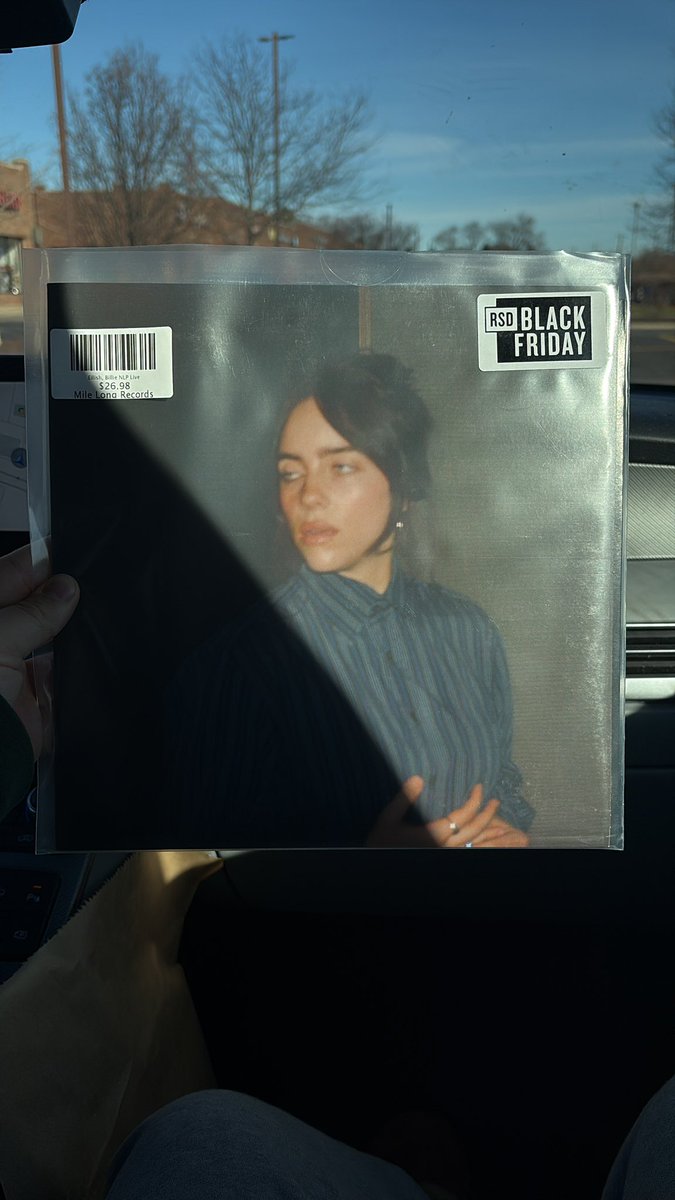 elliesaswiftie's tweet image. Hi if anyone that wanted the Billie Eilish RSD vinyl didn’t get it but got the Role Model one and is willing to trade please dm me!!! i was fourth in line at my store and there were only 3😭🙏 @ROLEMODELNATlON @billieeilishtrs #rsdblackfriday #billieeilish #rolemodel