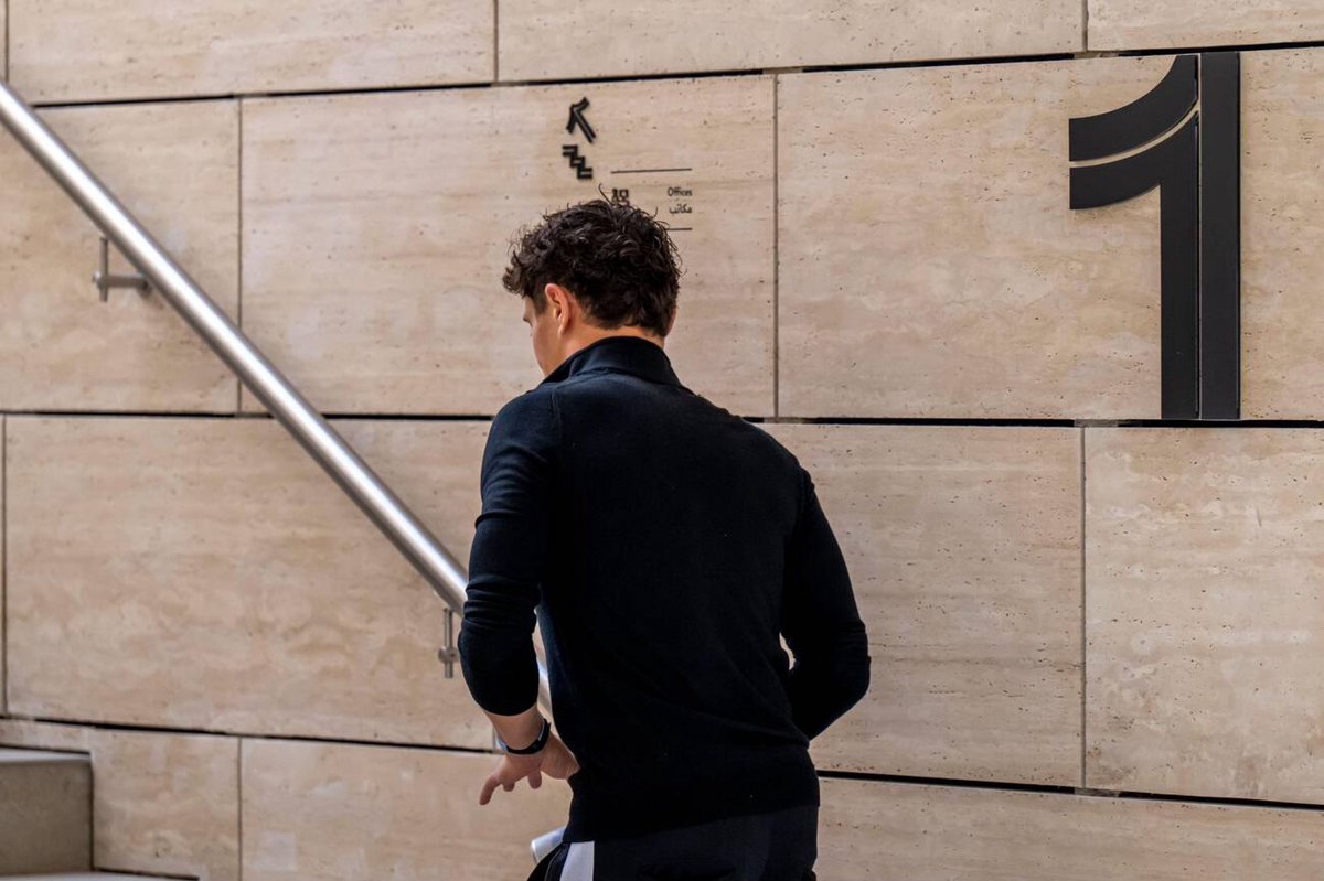 lando_mp3's tweet image. everything is a sign if you’re crazy enough