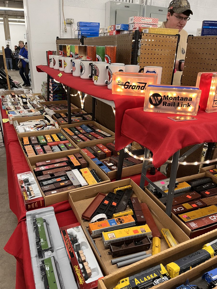 RkyMtnTrainShow's tweet image. Doors open at 9am Saturday and we can’t wait to see you! 🚂 Don’t forget we have free parking and kids 12 &amp;amp; under are free. 😃RockyMountainTrainShow.com