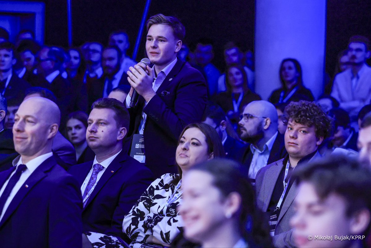 NawrockiKn's tweet image. Silna Polska. Przyszłość jest w nas.

Gdziekolwiek jestem, czuję głęboką dumę, że jestem Prezydentem Rzeczpospolitej Polskiej i stoję na czele naszego Narodu. Słyszę w świecie, że Polska jest bezpieczna, że jesteśmy silni i rozwijamy się. Myślenie o Polsce zmienia się na całym…