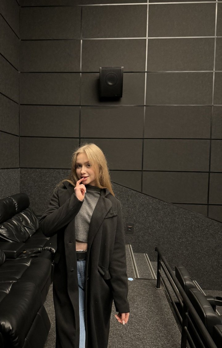 Stehst du auf junge Frauen um die 24? Wenn ja, teile dieses Foto und vergiss nicht, deine Freude unter t.me/nailaellisabeth zu teilen💌🥰♥️