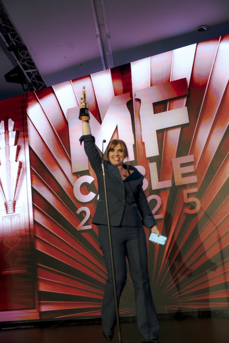 rosarioa's tweet image. A los agradecimientos de anoche sumo un agradecimiento a todos los que me llenaron las redes y el WhatsApp de mensajes. Gracias porque me hacen aún más feliz! ❤️🏆 #MartinFiero