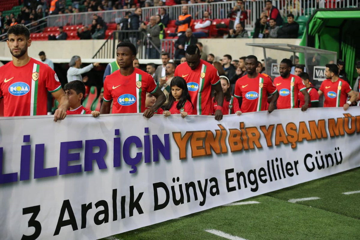 🦋 Diyarbakır Stadyumu’nda 3 Aralık Mesajı: Engelliler İçin Yeni Bir Yaşam Mümkün

📌 Engelli ve Yaşlı Hizmetleri Dairesi Başkanlığımız öncülüğünde düzenlenen 3 Aralık Dünya Engelliler Günü etkinliklerinin ilk durağı Diyarbakır Stadyumu oldu. Daire Başkanlığımız tarafından