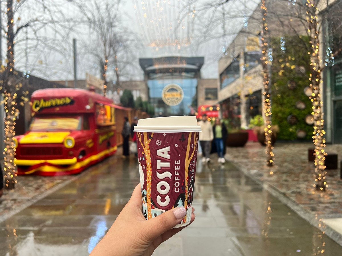 FossePark's tweet image. It&apos;s Friday! 🥳

Butter Pecan Cookie Latte anyone? Or perhaps a Caramel Nutcracker one 🤤