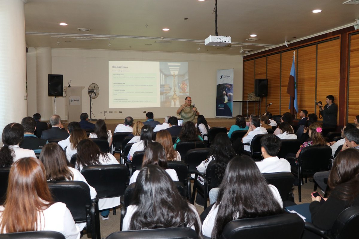 SSaludOsorno's tweet photo. El #SSO llevó a cabo la ponencia denominada “Cirugía Robótica en tiempo de innovación y avances tecnológicos con una mirada para el sur de Chile”.
Esta actividad fue organizada por el Departamento de Innovación y Desarrollo Digital del #SSO https://t.co/j6iWxnHiGX