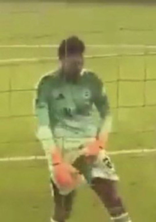 Eğer bir oyuncu Galatasaray forması giyiyorsa ceza alır. Ama eğer bir oyuncu aynı şeyi yapıp Fenerbahçe forması giyiyorsa cezası olmaz… 

Uzun lafın kısası, Ederson Fenerbahçe’li olduğu için ceza yok. TFF yine tarafını belli etmiş!