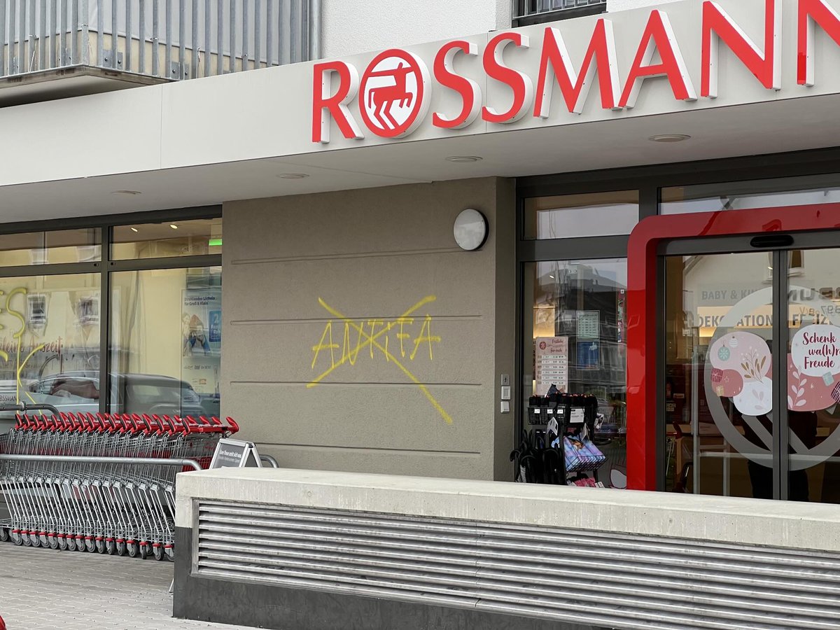 JT_Voermann's tweet image. Faschos machen halt wieder Faschosachen.
#FCKAFD #AfDVerbotjetzt