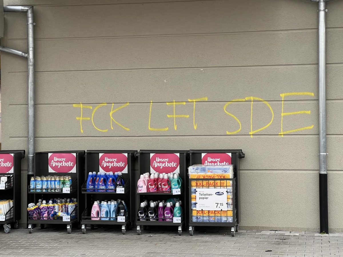 JT_Voermann's tweet image. Faschos machen halt wieder Faschosachen.
#FCKAFD #AfDVerbotjetzt