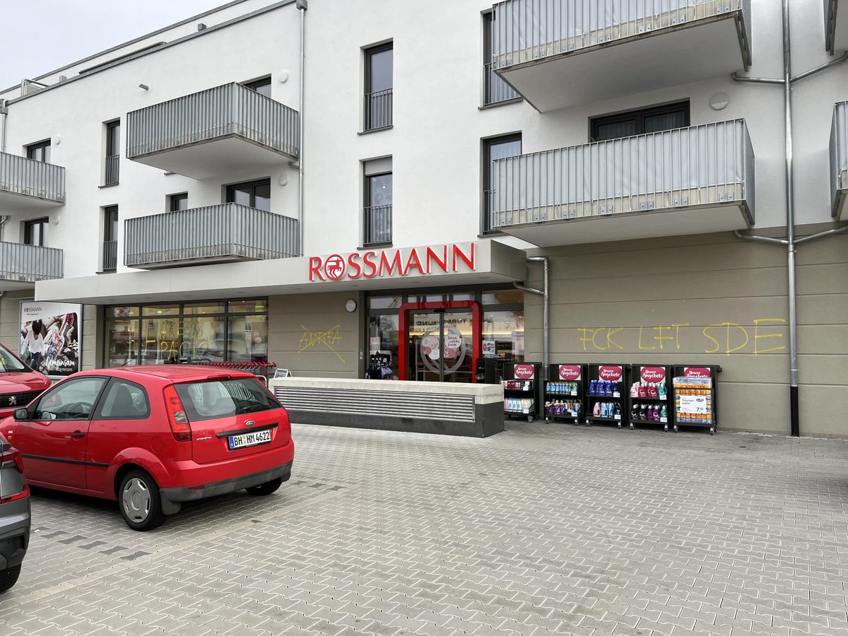 JT_Voermann's tweet image. Faschos machen halt wieder Faschosachen.
#FCKAFD #AfDVerbotjetzt