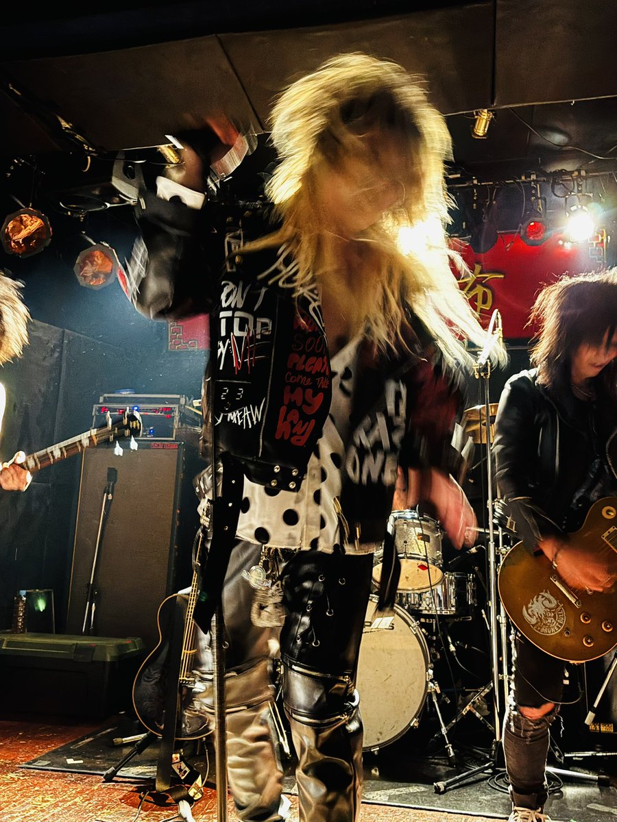 00878Apple's tweet photo. 新宿のヴィンス・ニール
やっぱりGotyにはステージが
似合う❤️🔥🇺🇸🎤
#NITEOUT https://t.co/tVgJJpj4CY