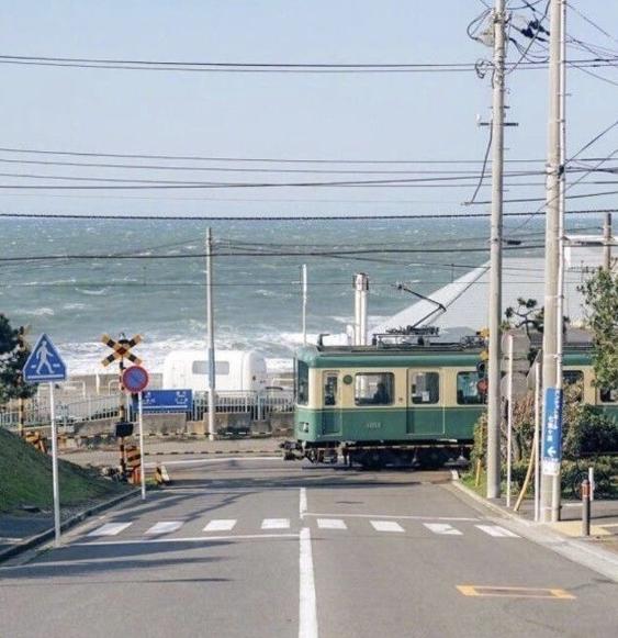 こんにちは〜 なんか元気出てきた！けど新作スイーツ食べたい🍰！ 😴