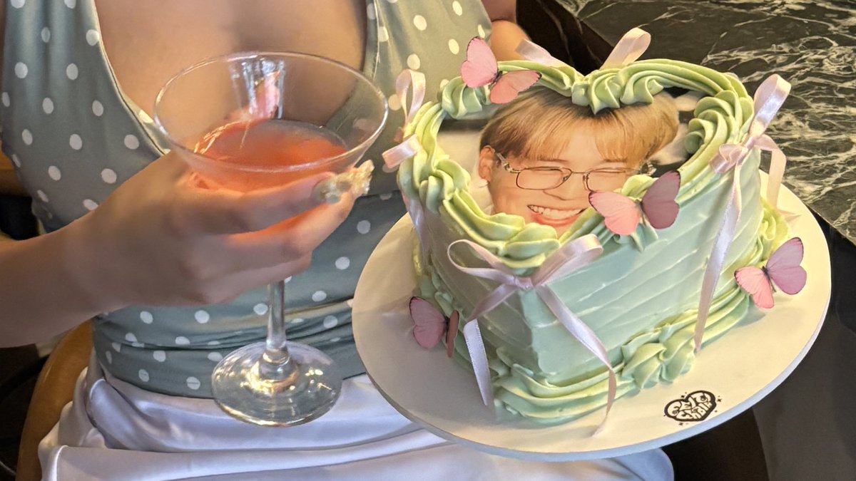 rmdipity's tweet image. life as a jimin girl 🐈