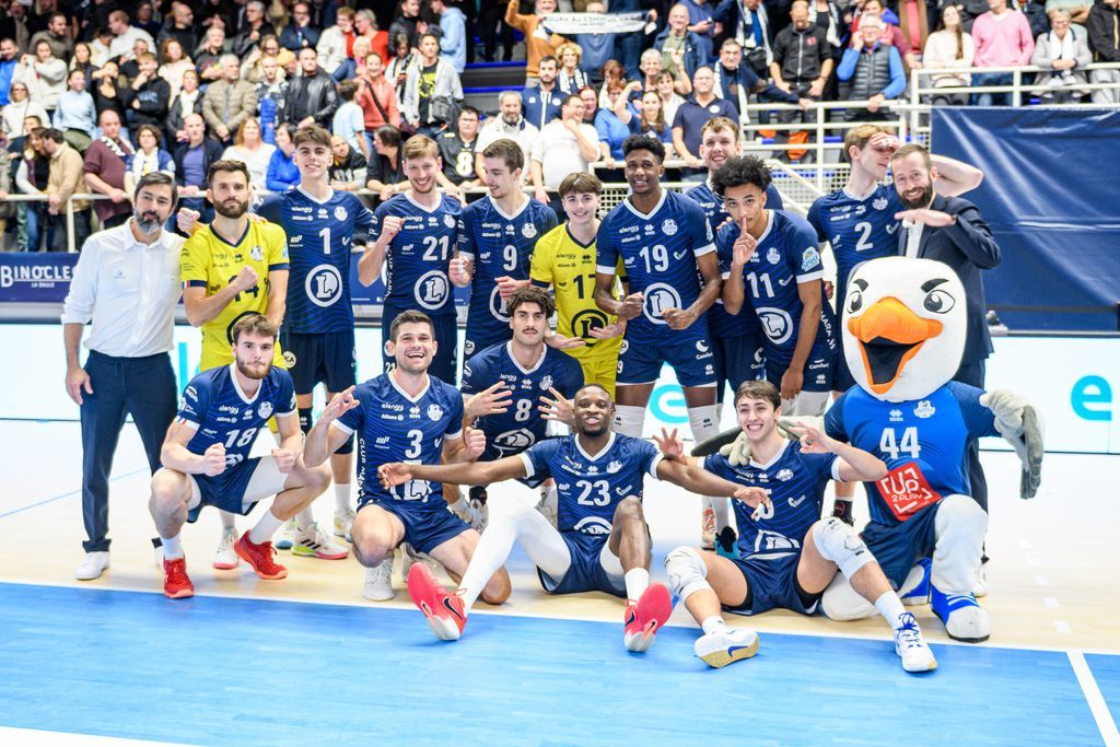 Du courage, de l'envie et un public en feu : 𝗾𝘂𝗲 𝗱𝗲𝗺𝗮𝗻𝗱𝗲𝗿 𝗱𝗲 𝗽𝗹𝘂𝘀 ? 💙 

Vous avez poussé nos joueurs vers la victoire face à Montpellier, à mardi pour remettre ça face à Nice ! 🔥

Votre place juste ici 👉 🎟️ billetweb.fr/pro/snvba