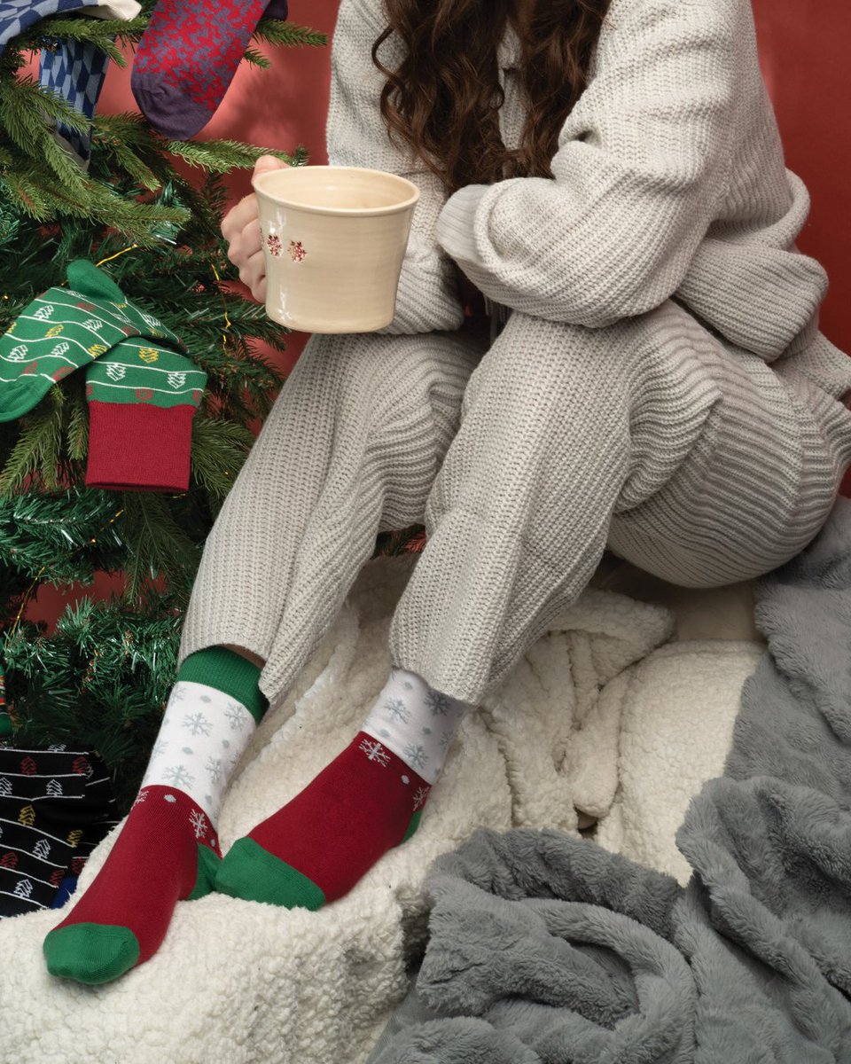 If you catch yourself yearning for the child-like excitement of Christmas, or simply just want to make the most of this time of year, then here are some ideas on how to get yourself into the festive mood. ☕🧣🧺🧸🧦

Read more on our blog peperharowengland.com/blogs/fashion-…