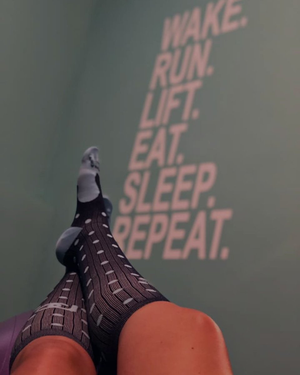 PROCompression's tweet image. “Recovery isn’t a break from the grind —
it’s part of the grind.
Feet up, mindset locked in, ready to do it all again.”

What’s your favorite way to reset between workouts? 👇

#PROCompression #PowerYourPassion #CompressionSocks #RecoverWithPRO #RecoveryMode #WorkRestBalance
