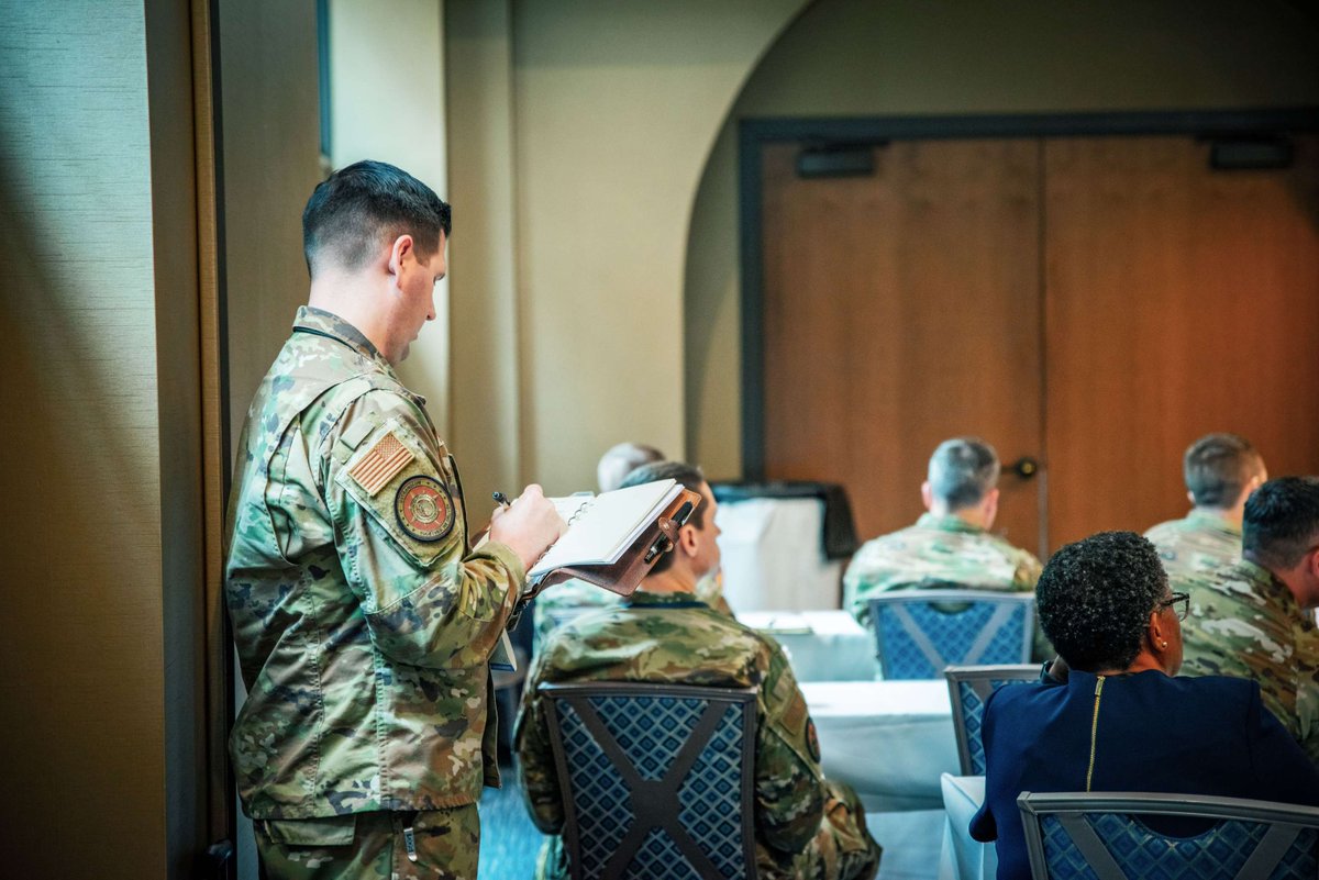 TeamLOA's tweet image. #LOGNATION, what are you studying? Earlier this month, we hosted #LOAU2025_virtual, where we heard from experts on everything from #supplychain resilience to #negotiation. From the ER to the W.I.S.E. symposium series, the Logistics Officer Association is here to support you!