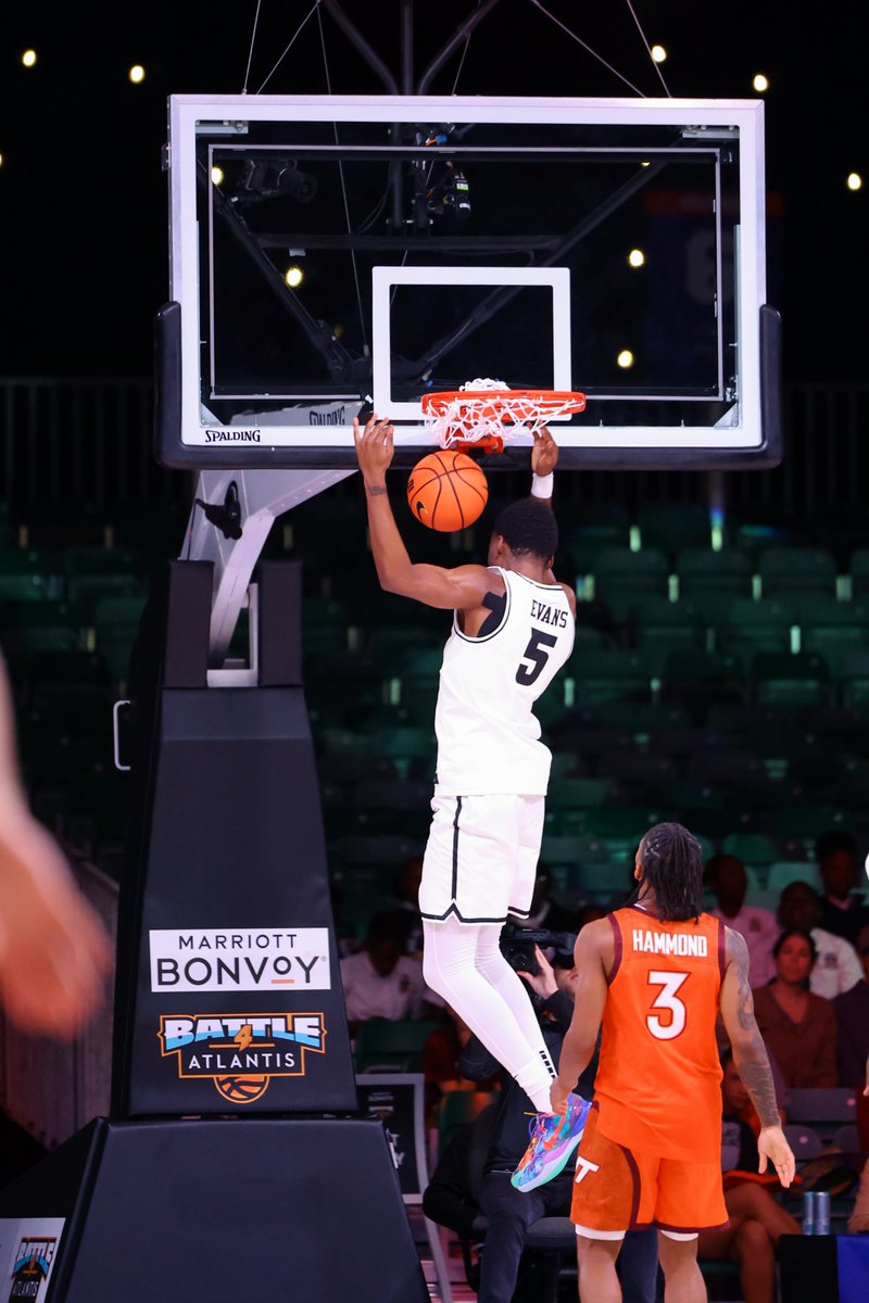 VCU_Hoops's tweet image. Three straight buckets by Barry Evans to halt a 12-0 Virginia Tech run. He has 10 points. 

VCU 31, Virginia Tech 27 -- 5:05

#LetsGoVCU