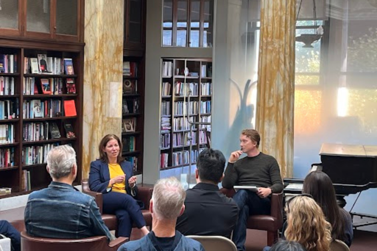 UCBLettersSci's tweet image. #FacultyFriday: @UCBerkeley Arts &amp;amp; Humanities Dean Sara Guyer discusses the modern utility of a #humanities degree: “The arts and humanities classroom really helps us understand the world. We’re comfortable being in complexity.”

Read more: bit.ly/4i1putm
#LiberalArts