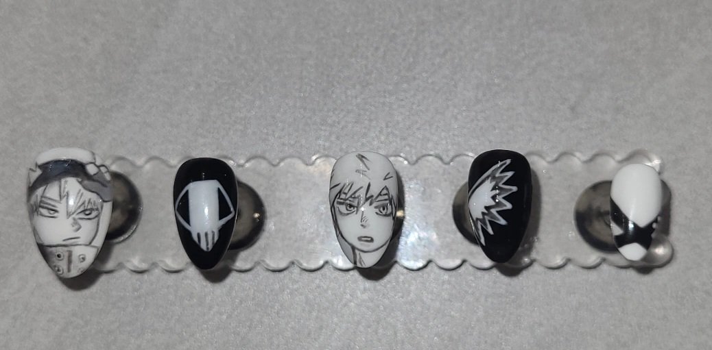 셀프네일하면 조은점: 공짜로내가 원하는캐릭터그릴수잇음
단점: 퀄리티가 개똥임