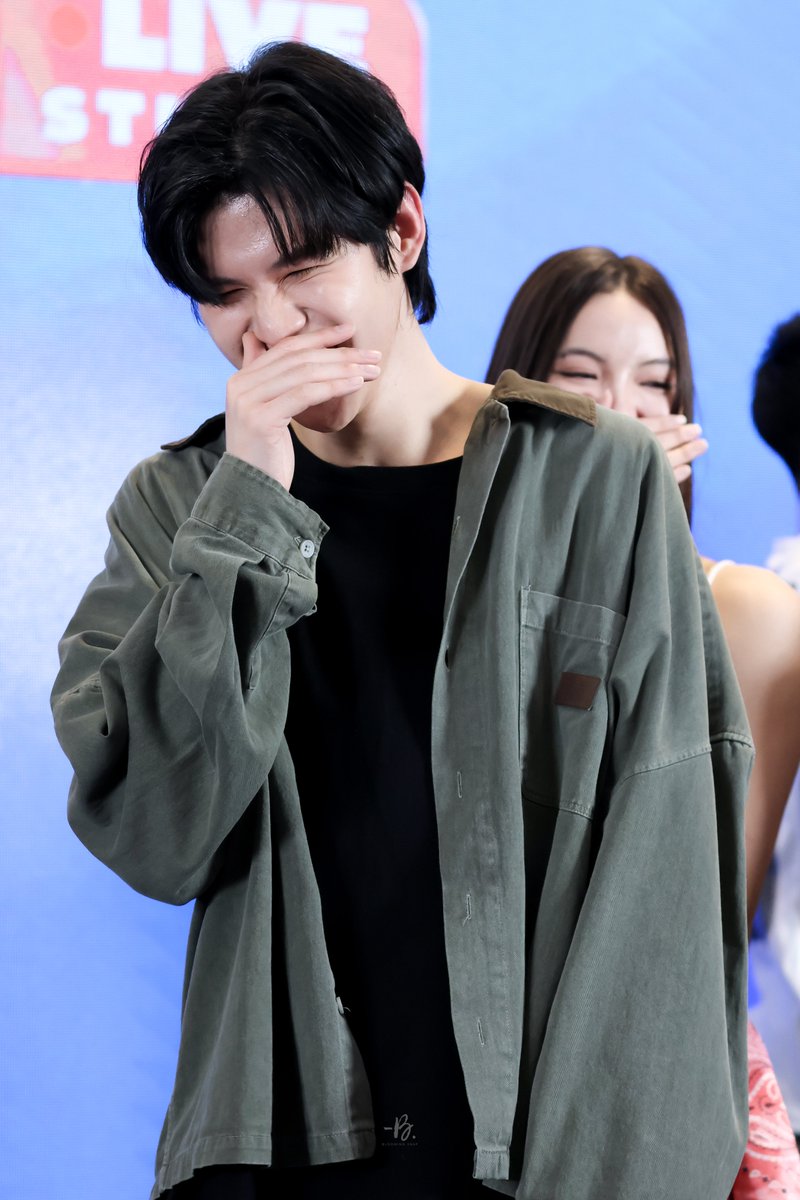 blmingg's tweet image. น่าเอ็นดูเชียวว
#TMCLIVExFAVIQ

#PEEM_FAVIQ 
#FAVIQ #FAVIQ_TH