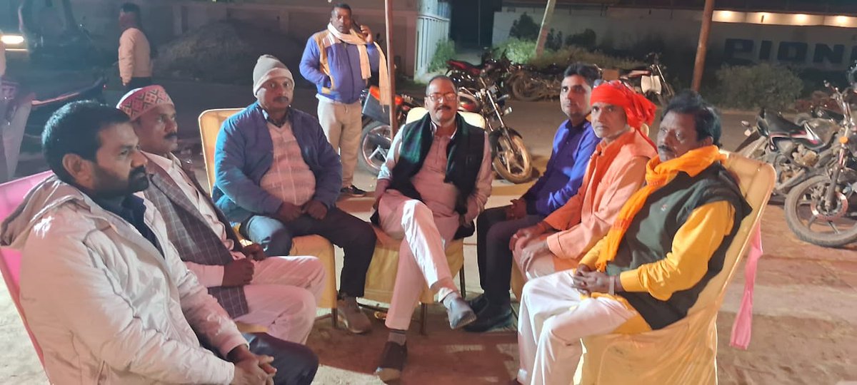 नगर पंचायत लार के बौली वार्ड निवासी श्री बुजारथ राजभर जी के यहाँ बहुभोज में सम्मिलित होकर अपनी शुभकामनाएँ प्रेषित किया।