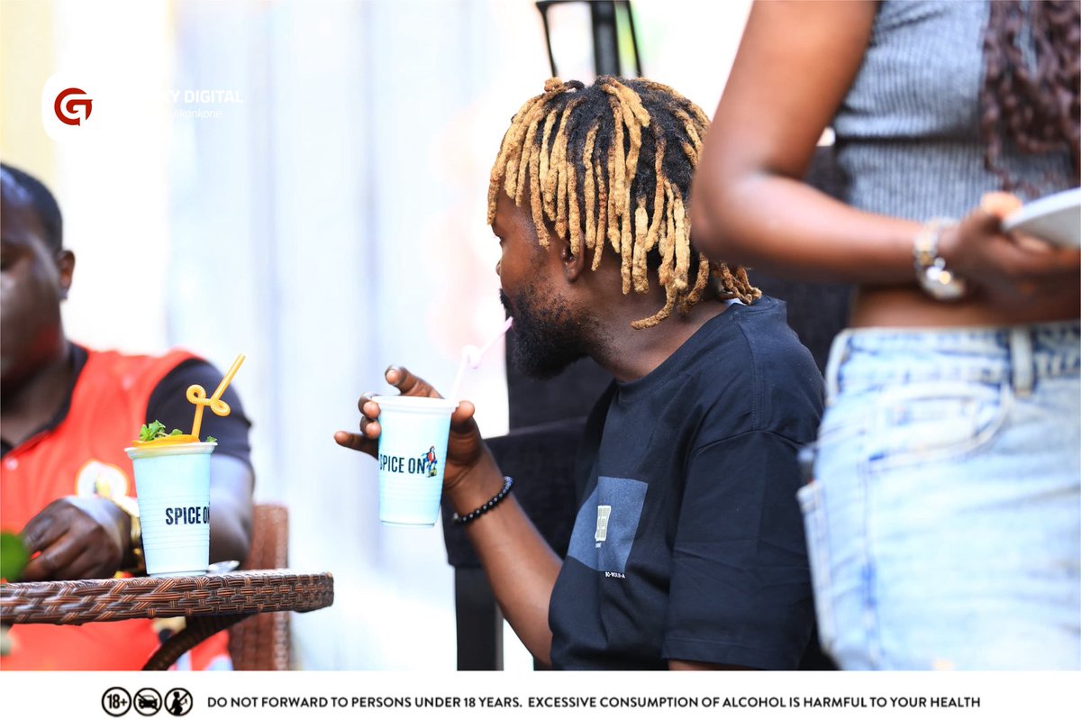GalaxyFMUg's tweet image. Cheers to the weekend 🥂 

#CaptainMorganUG came in big at today’s edition of the #ZzinaBigBang 

#SpiceOn