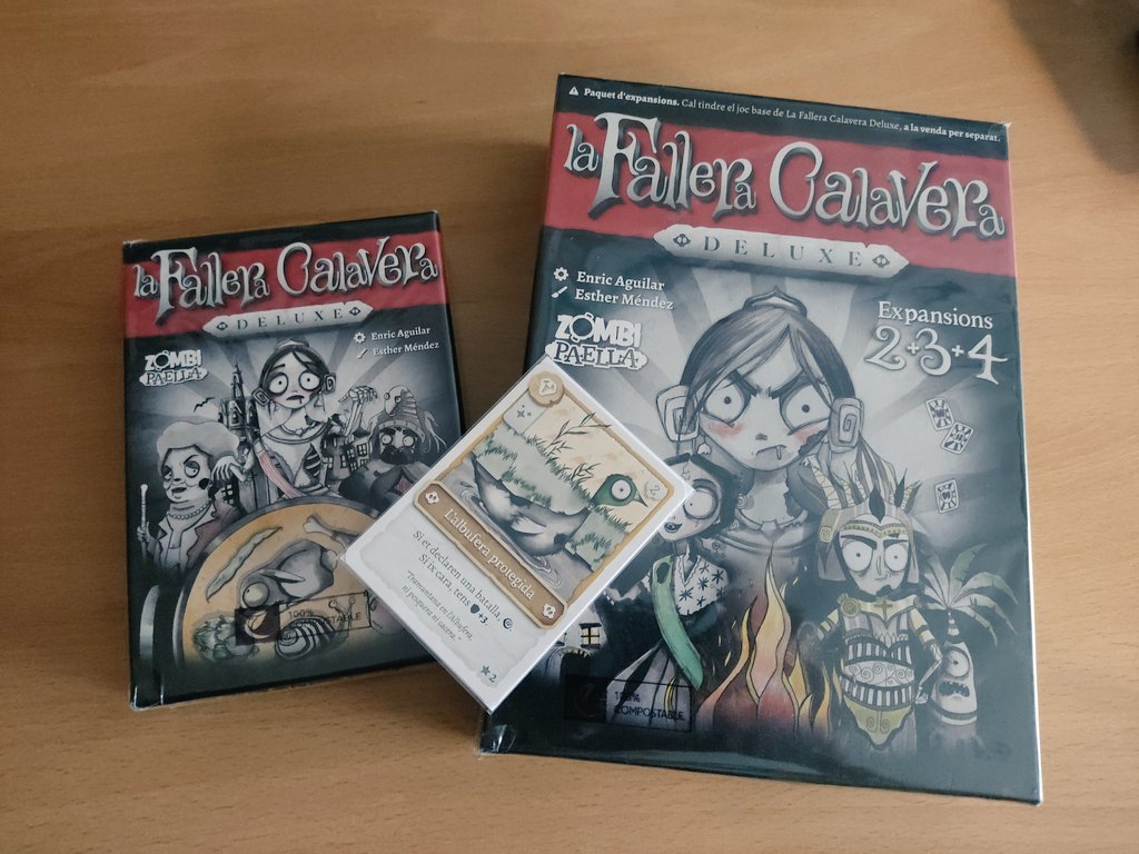 red_turt's tweet photo. Hoy hemos podido abrir el paquete del sorteo que nos envió @zombipaella la semana pasada de la @falleracalavera
Eternamente agradecidos.🤗 Ahora toca...¡Jugaaar! https://t.co/qefGw6lvPG