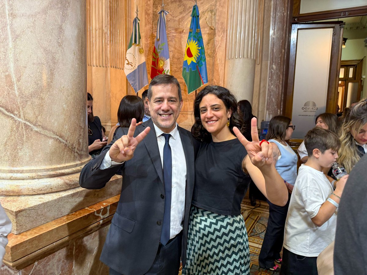 lucampora's tweet image. Juran los senadores y asumen estos dos militantes enormes. @marianorecalde por la Ciudad y @AnaMarksLC por Río Negro ✌🏽