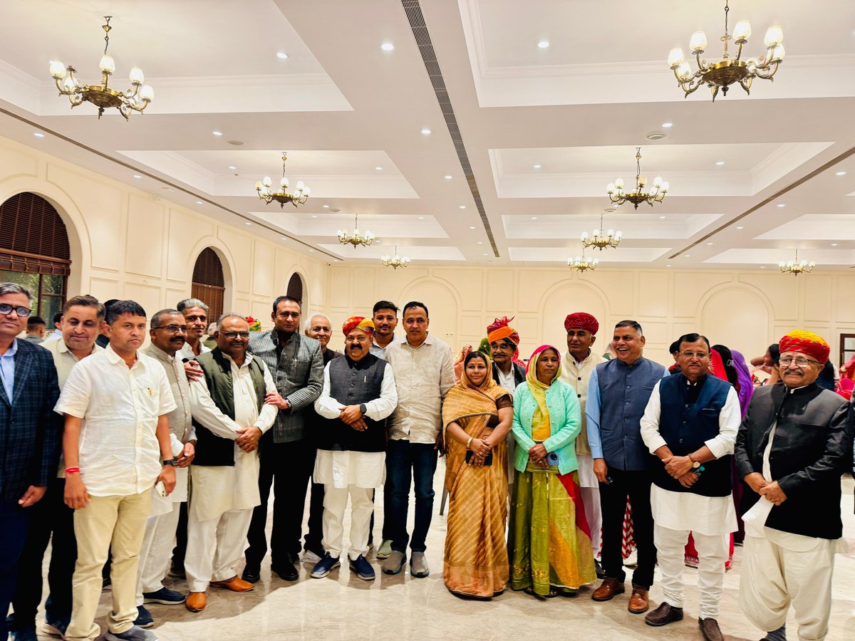 आज बाड़मेर शहर में श्री दीपाराम जी मेघवाल (अधिशाषी अभियंता, PHED) की सुपुत्री सोम्या जी के विवाह समारोह में सम्मिलित होकर समस्त परिवारजनों को शुभकामनाएँ प्रेषित की। #Barmer