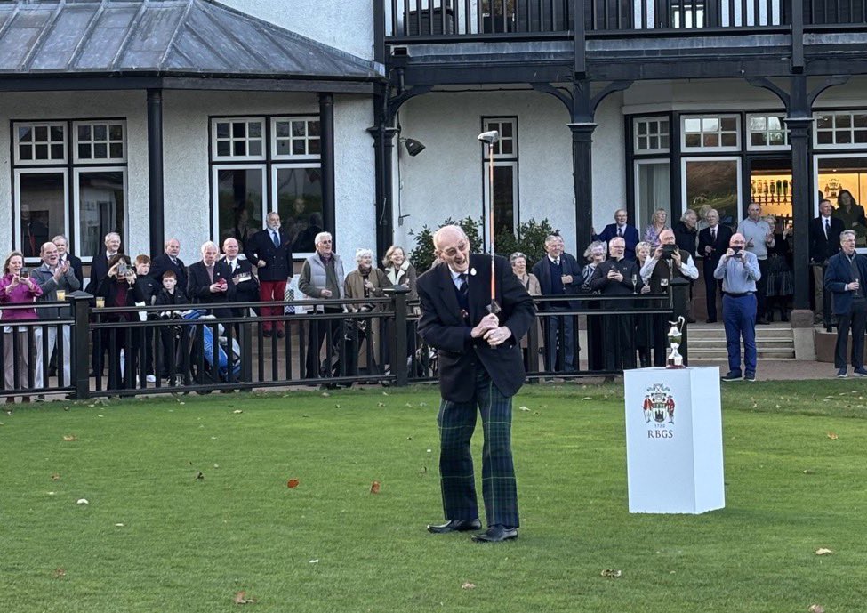 HowDidiDo's tweet image. Some good golf news for a gloomy Friday afternoon.

George McLeod, a member of Royal Burgess Golfing Society recently celebrated his 100th birthday by hitting a drive off the first.

Burgess also created the ‘100 Up Trophy’ to mark the milestone.

“One of life’s characters” 🧡